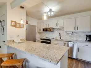 Walk to Ski Shuttle: Cozy Mountain Meadows Condo