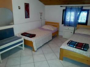 Spacious Holiday House Hana, Sleeps 12