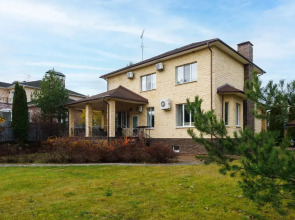 Cottage with a swimming pool