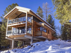Superior Chalet With Sauna and hot tub