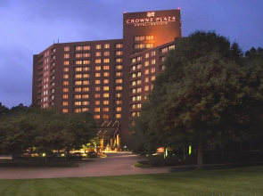 Crowne Plaza Atlanta Perimeter at Ravinia by IHG