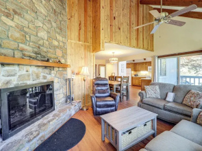 1/4 Mi to Skiing & Golf! Sugar Mountain Getaway