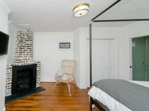Guesthouse Charleston WEST 62 and 64