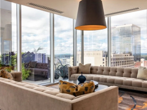 Elegant 2BR Condo With SKY Pool by Cozysuites