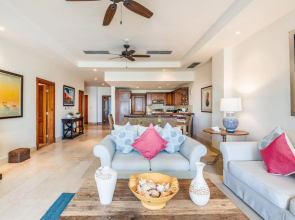 Beachfront w Direct Beach Access Private Jacuzzi