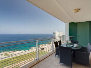 Seaview 3BR Apart inc Pool, Fort Cambridge Sliema