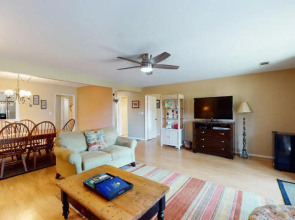 704 Queens Grant