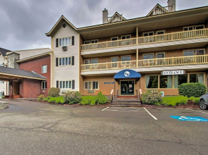 Hike, Ski, Explore: Lincoln Condo w/ Pool Access