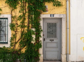 Colourful Studio for 3 in the Heart of Bairro Alto