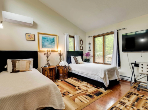 Albrightsville Family Hideaway w/ Private Hot Tub!