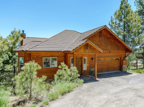 Stunning and Spacious in Truckee by RedAwning
