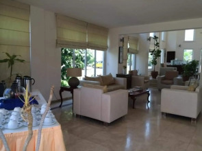 The Prince Inn Hotel & Villas