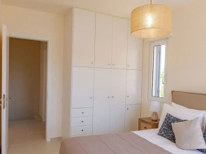Phaedrus Living: Seaside Thalassa Cretan 103