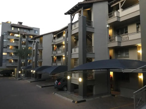 77 Grayston Apartment