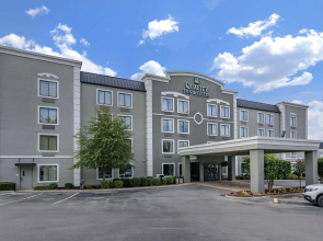 Quality Inn & Suites Chattanooga West near Lookout Mountain