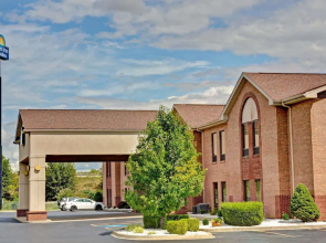 Days Inn Suites Airport Southwest
