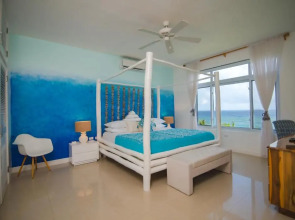Ocho Rios Penthouse at Whispering Seas