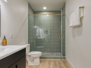 Modern Smoky Mountain Stay With Two Decks, Plunge Pool & Game Room Overlook Lodge by Avantstay