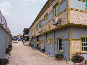 Adesuwa Royal Guest House Ketu