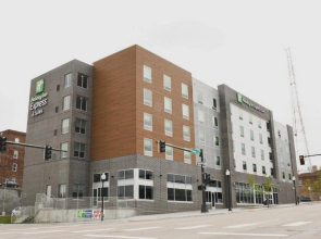 Holiday Inn Express & Suites Omaha Downtown - Old Market by IHG