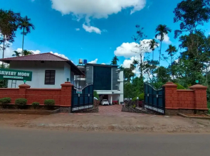 SILVERY MOON Resort