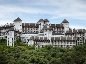 Duplex em Castelo Piscina e Lareira