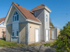 Restyled Villa With Dishwasher, Near the Beach
