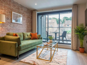 The Quadrant - The Palm Suite