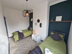Charming 4-bed House in Wednesbury