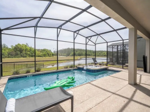 Stunning Game Room & Pool Jacuzzi Storey Lake 2799
