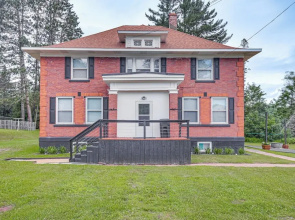 Spacious Home in Ramsay: 9 Smart TVs + Pool Table!