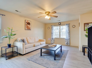 Walk to Fairgrounds! Hagerstown Townhome w/ Deck