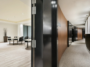 Отель Barcelona Condal Mar Affiliated by Meliá