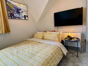 Stunning Apartment - 5 Minute Walk to the Best Beach! - Great Location - Parking - Netflix - Fast WiFi - Smart TV - Newly decorated - Close to Bournemouth & Poole Town Centre & Sandbanks