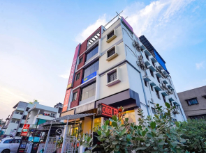 Fabhotel Royal Inn