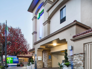 Holiday Inn Express Redwood City-Central by IHG