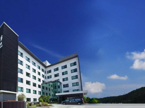 Renyi Lake Hotel