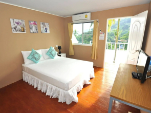 Phi Phi Uphill Cottage