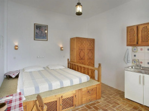 Melenos Apartments & Studios