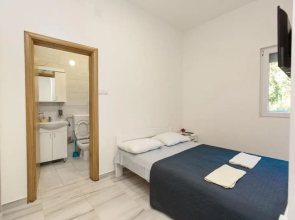 Kuća u šumi 2 i besplatan parking u sklopu smeštaja