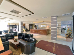 Hotel Golden Lake Resort