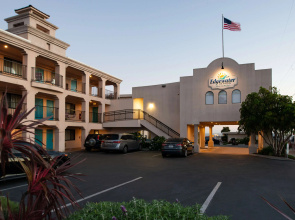 Edgewater Inn And Suites