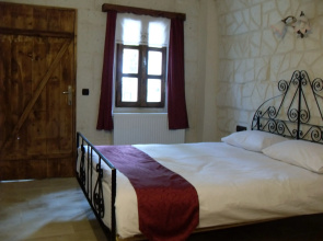 El Puente Cave Hotel