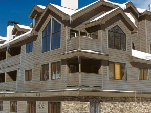 Studio Colorado Vacation Rental Located near River Run Village with Hot Tub and Pool Access