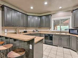 Renovated Condo 8 Miles to Snowbasin Ski Resort!