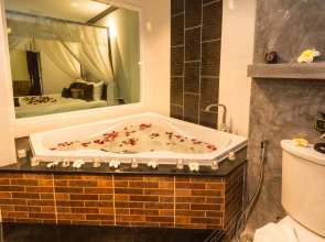 Tanawan Phuket Hotel