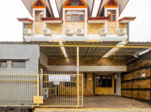 OYO 2265 Bunga Bakung Near RS Hermina Pasteur