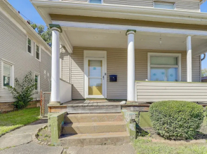 1 Mi to Dtwn & Franciscan University: Home w/ Yard