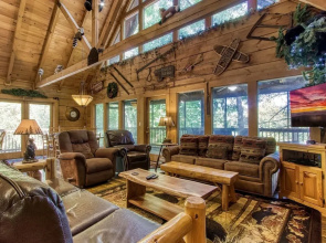 ER254 - Hibernation Hideaway Great Location - Close To Town! 5 Bedroom Cabin by RedAwning