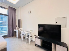 Luxury Spacious Apartment Near Downtown with Balcony and Free Parking by Belvilla